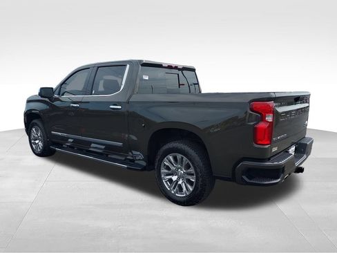 Used 2023 Chevrolet Silverado 1500 High Country w/ High Country Premium Package AWD/4WD image 3