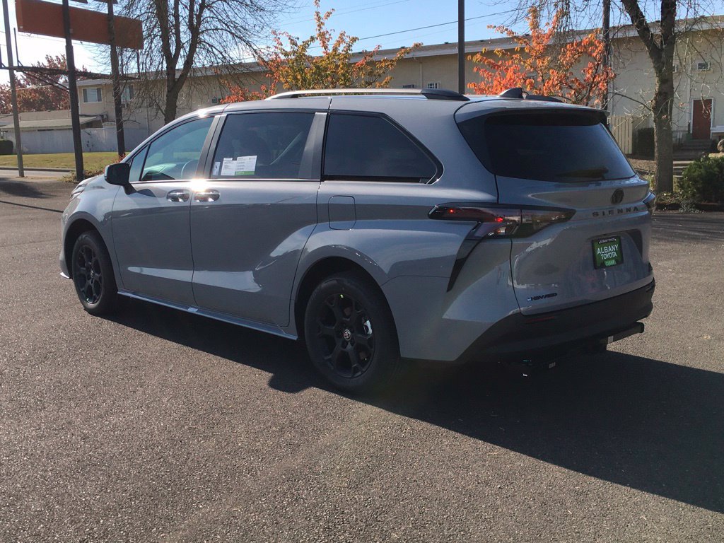 New 2026 Toyota Sienna XLE Woodland Edition AWD/4WD image 4