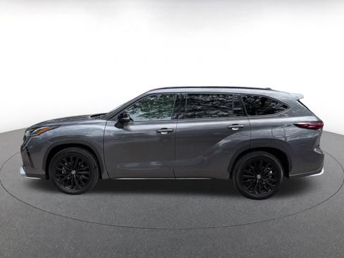 Used 2025 Toyota Highlander XSE AWD/4WD image 9