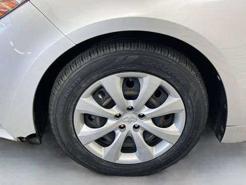 Used 2020 Toyota Corolla LE image 14