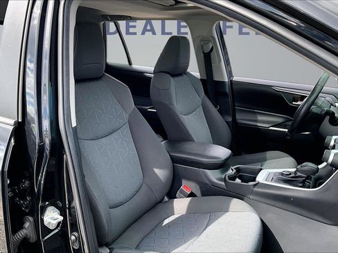 Used 2020 Toyota RAV4 XLE w/ Convenience Package image 29