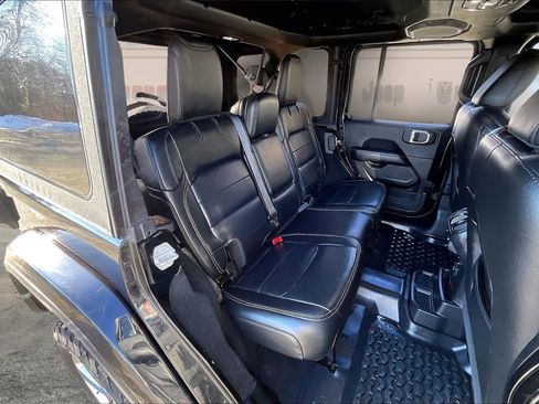 Used 2019 Jeep Wrangler Unlimited Sahara w/ Advanced Safety Group image 23