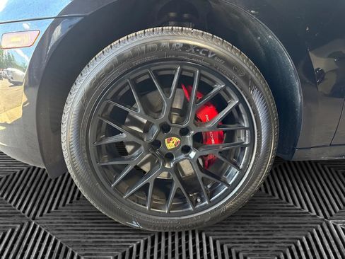 Used 2017 Porsche Macan GTS AWD/4WD image 12