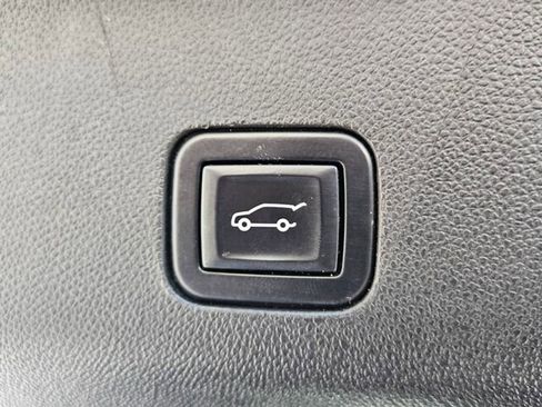 Used 2022 Chevrolet Tahoe Z71 w/ Z71 Off-Road Package image 14