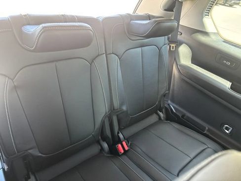 Used 2023 Jeep Grand Cherokee L Limited AWD/4WD image 28