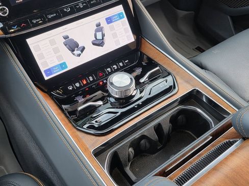 Used 2022 Jeep Grand Wagoneer Series II w/ Premium Group II image 12