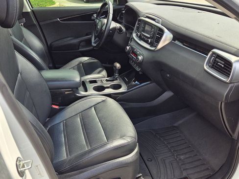 Used 2016 Kia Sorento EX w/ EX Premium Package FWD image 11