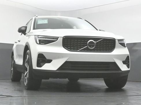 Used 2026 Volvo XC40 B5 Plus AWD/4WD image 49