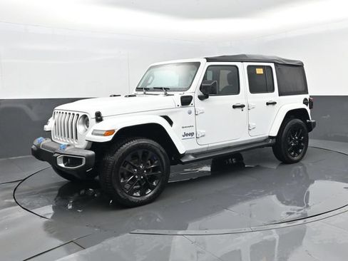 Used 2023 Jeep Wrangler Unlimited Sahara w/ Cold Weather Group AWD/4WD image 2