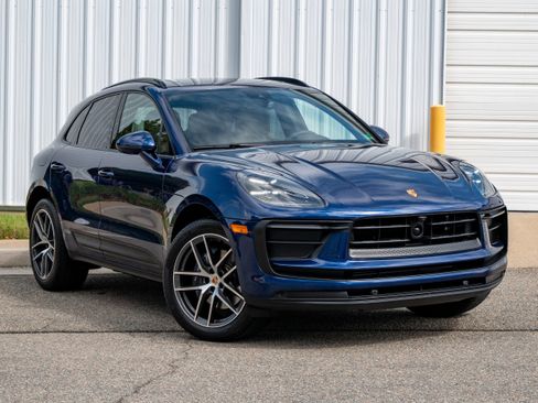 Certified 2024 Porsche Macan image 9