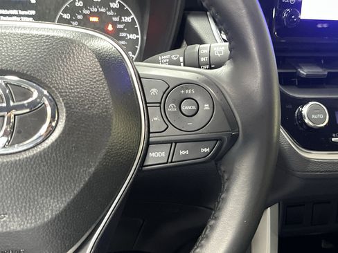Used 2025 Toyota Corolla Cross LE FWD image 20