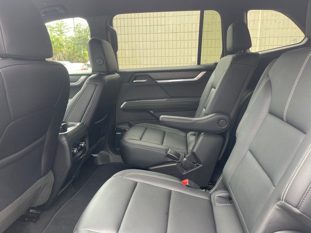 Used 2026 GMC Acadia Elevation w/ Elevation Premium Package AWD/4WD image 13