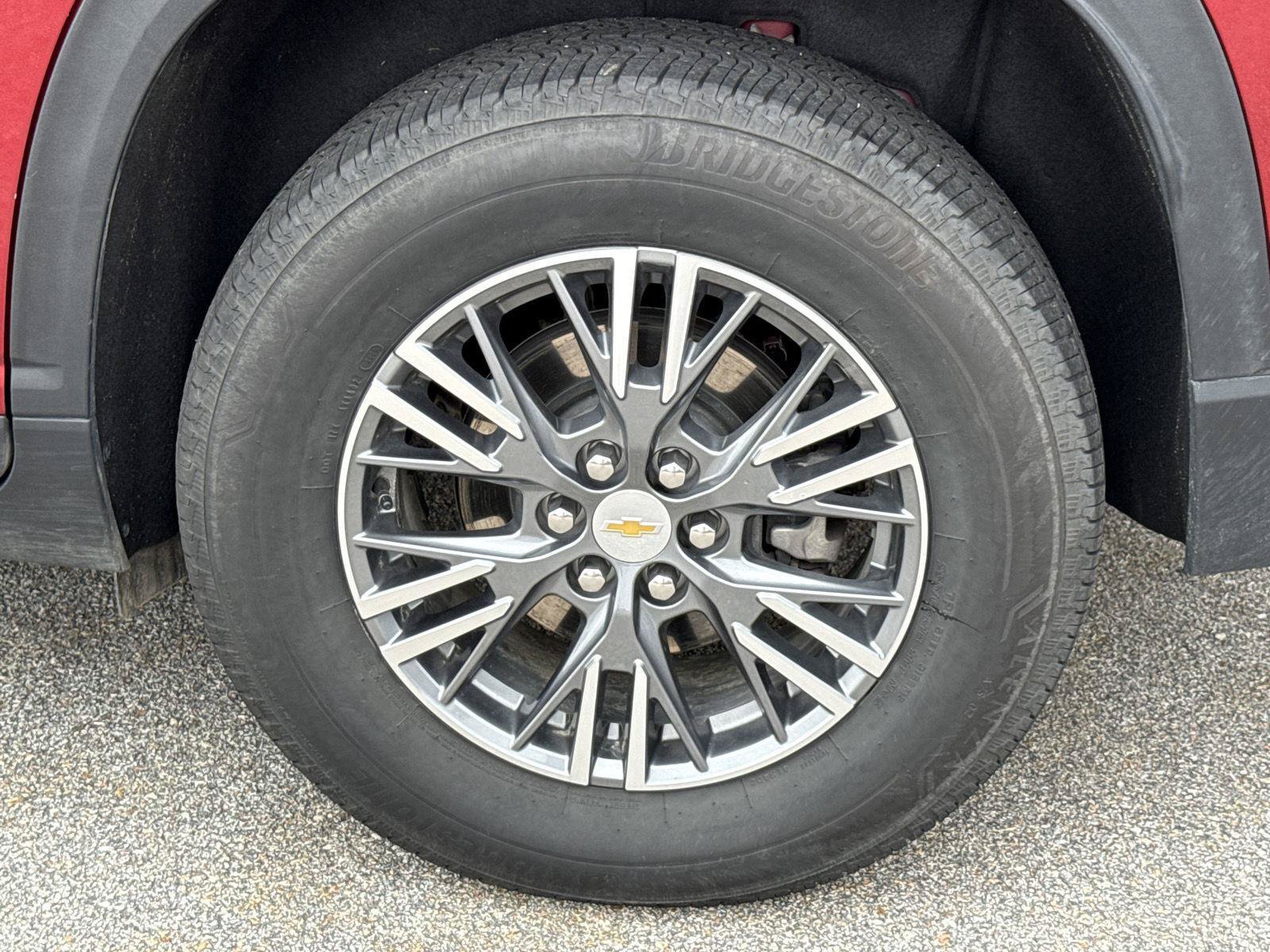 Used 2026 Chevrolet Traverse LT AWD/4WD image 7