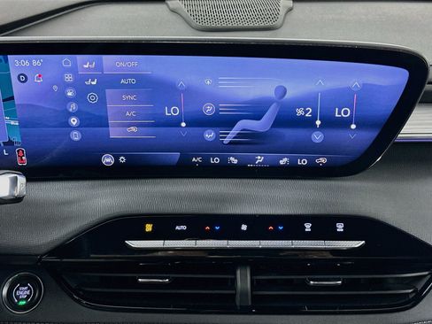 Used 2025 Buick Enclave Preferred FWD image 24