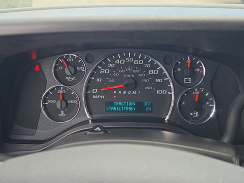 Used 2024 Chevrolet Express 2500 w/ Driver Convenience Package image 25