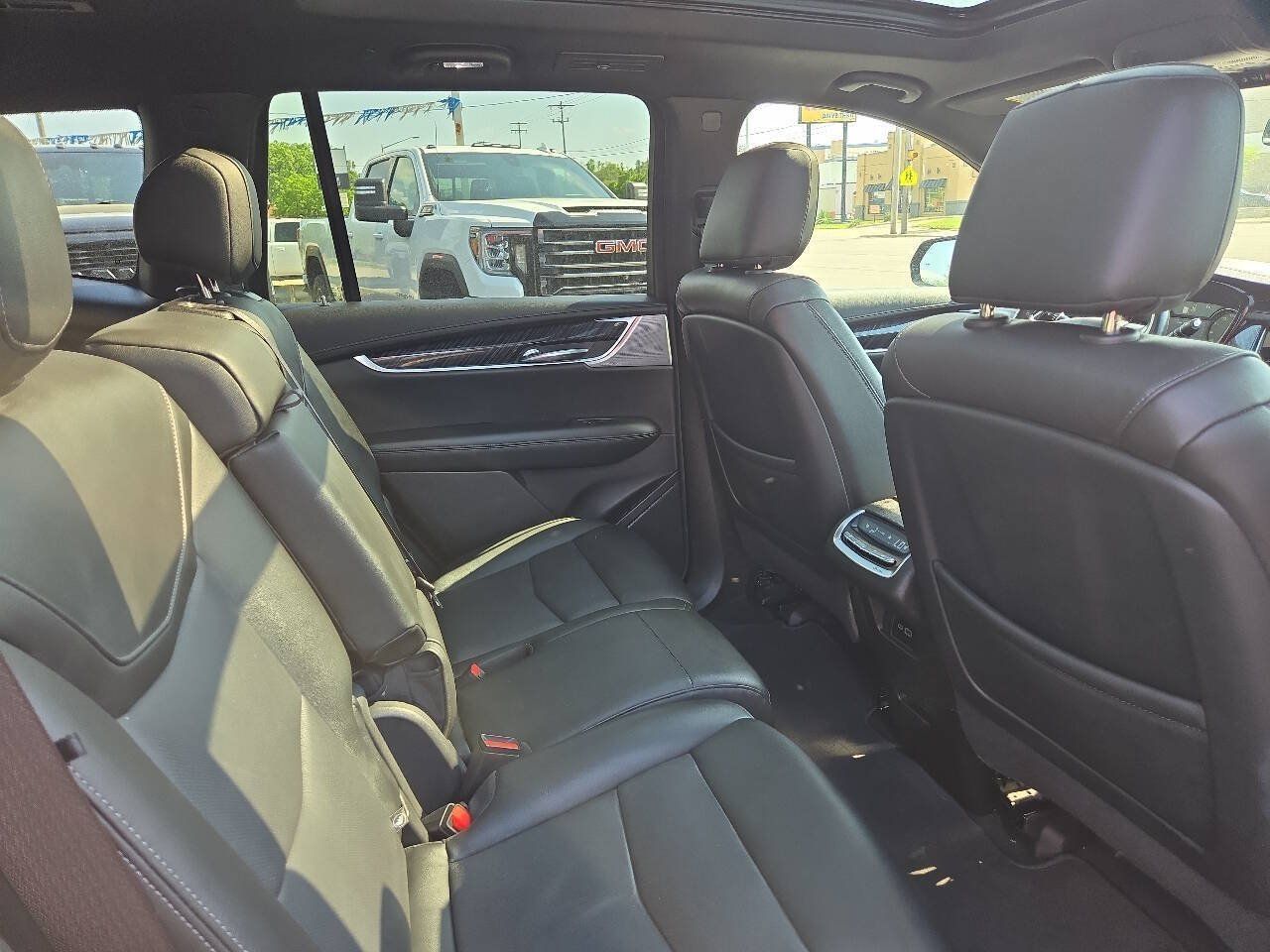 Used 2024 Cadillac XT6 Premium Luxury FWD image 15