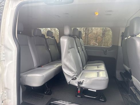 Used 2016 Ford Transit 150 XL image 32