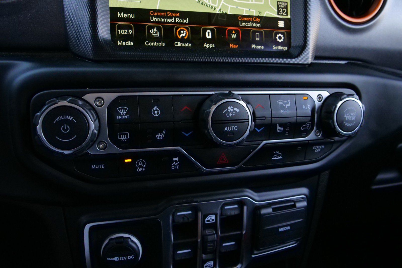 Used 2023 Jeep Gladiator Mojave w/ Cold Weather Group AWD/4WD image 26