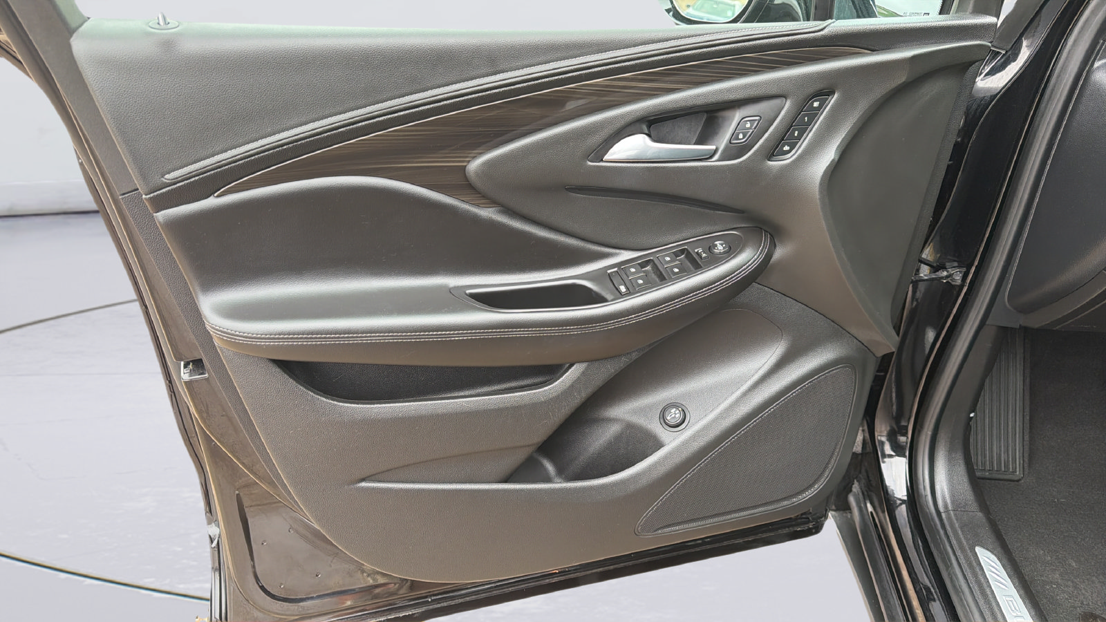Used 2019 Buick Envision Essence FWD image 20