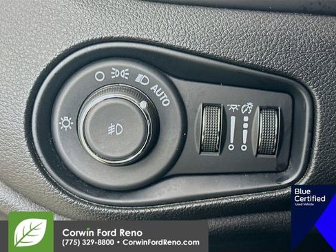 Used 2017 Jeep Renegade Trailhawk image 13