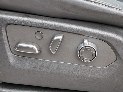 Certified 2022 Cadillac Escalade Premium Luxury Platinum w/ Heavy-Duty Trailer Package AWD/4WD image 22