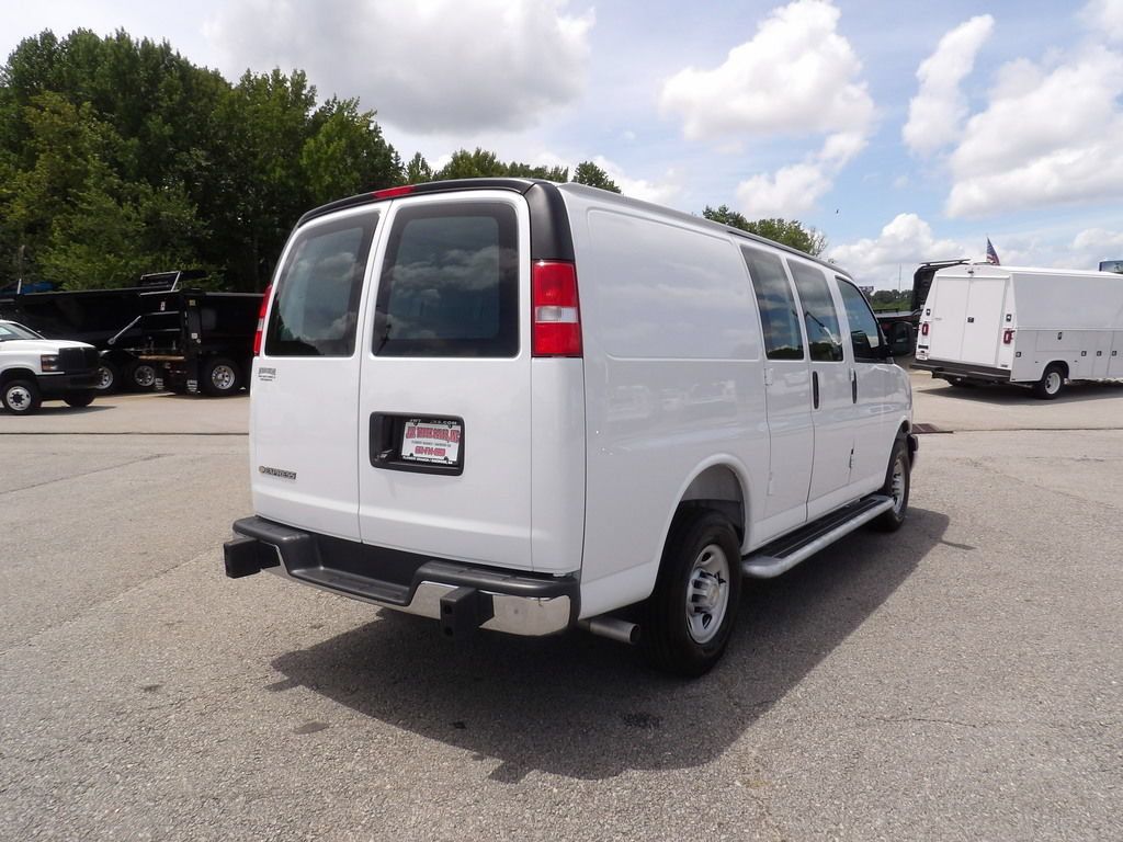 Used 2025 Chevrolet Express 2500 w/ Driver Convenience Package RWD image 7