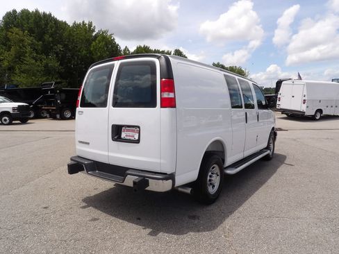 Used 2025 Chevrolet Express 2500 w/ Driver Convenience Package RWD image 7