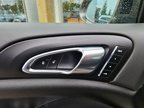 Used 2016 Porsche Cayenne AWD/4WD image 19