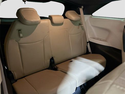 Used 2024 Toyota Sienna XLE image 25