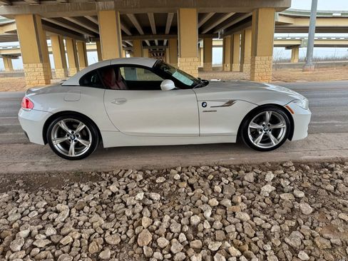 Used 2015 BMW Z4 sDrive28i image 2