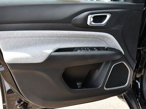 Used 2022 Jeep Compass Latitude AWD/4WD image 22