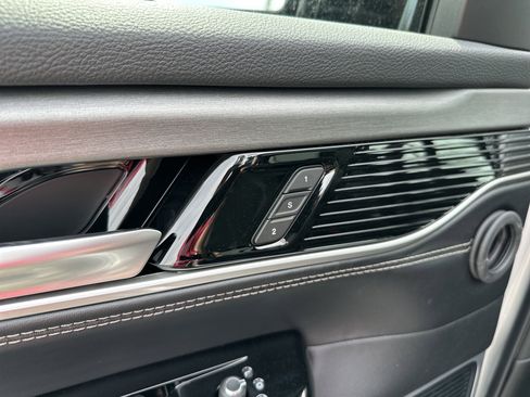 New 2025 Jeep Wagoneer 4WD w/ Premium Group I image 12