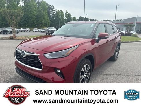 Used 2023 Toyota Highlander XLE FWD image 7