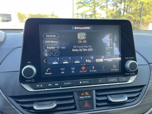 Used 2025 Nissan Altima 2.5 SV image 10