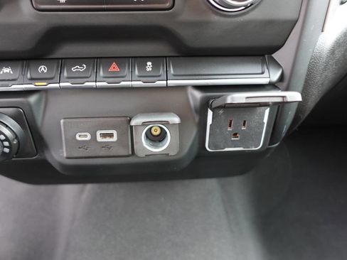 Used 2023 Chevrolet Silverado 1500 Custom image 45