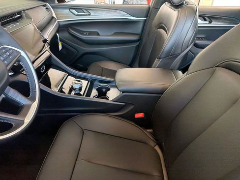 New 2026 Jeep Grand Cherokee Limited AWD/4WD image 9