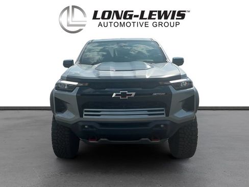 Used 2025 Chevrolet Colorado ZR2 w/ Technology Package AWD/4WD image 11