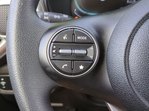 Used 2025 Kia Soul LX w/ LX Technology Package FWD image 22