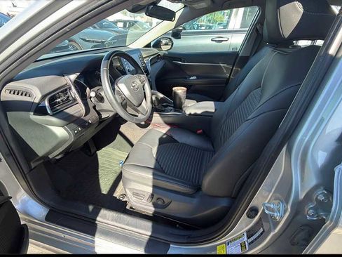 Used 2023 Toyota Camry SE image 3