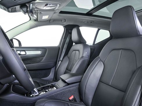 Used 2023 Volvo XC40 B5 Plus w/ Climate Package AWD/4WD image 5