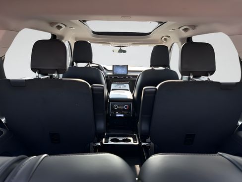 Used 2024 Lincoln Aviator AWD w/ Premium Package image 7