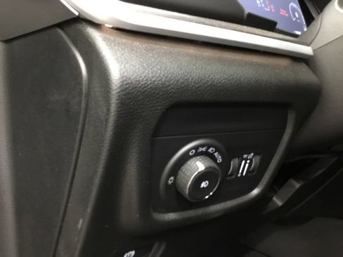 Used 2024 Jeep Grand Cherokee L Limited AWD/4WD image 10