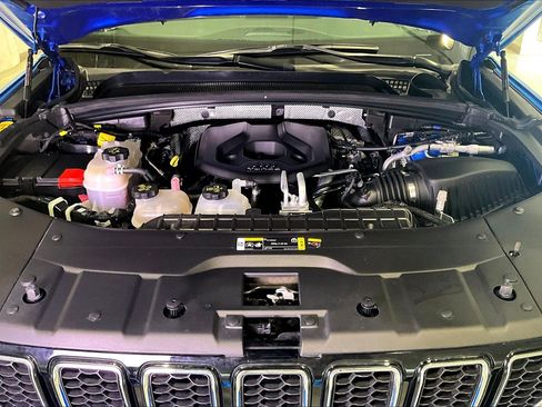 Used 2022 Jeep Grand Cherokee Overland AWD/4WD image 31