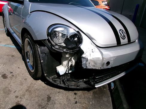 Used 2012 Volkswagen Beetle 2.5 image 3