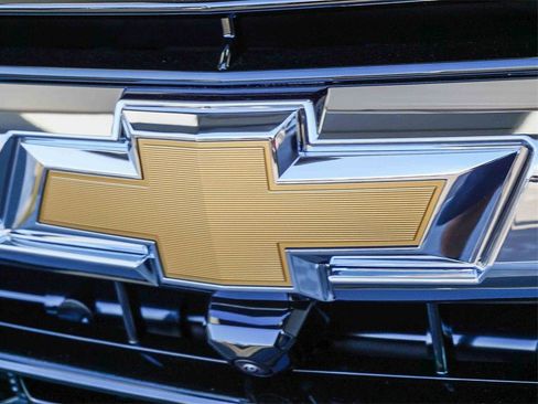 New 2026 Chevrolet Suburban LS image 4