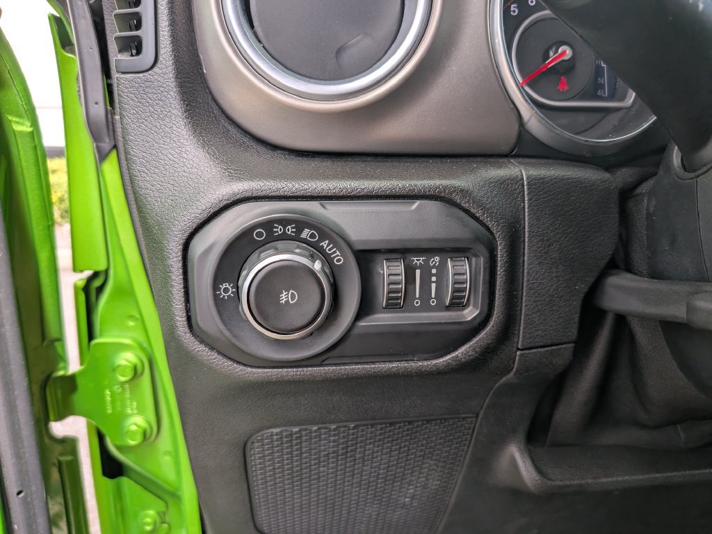 Used 2019 Jeep Wrangler Unlimited Rubicon w/ Dual Top Group AWD/4WD image 29