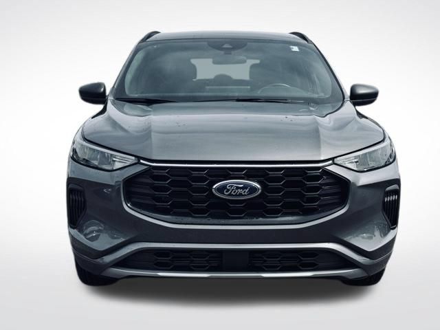 Used 2024 Ford Escape ST-Line w/ Tech Pack #1 AWD/4WD image 2