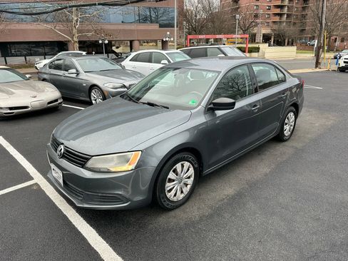 Used 2014 Volkswagen Jetta S image 4