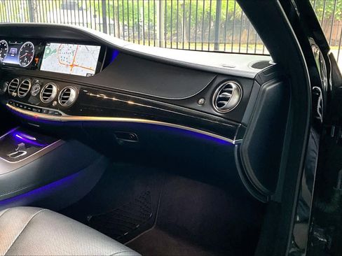 Used 2017 Mercedes-Benz S 550 Sedan image 18