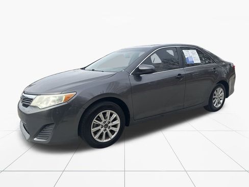 Used 2013 Toyota Camry L image 3